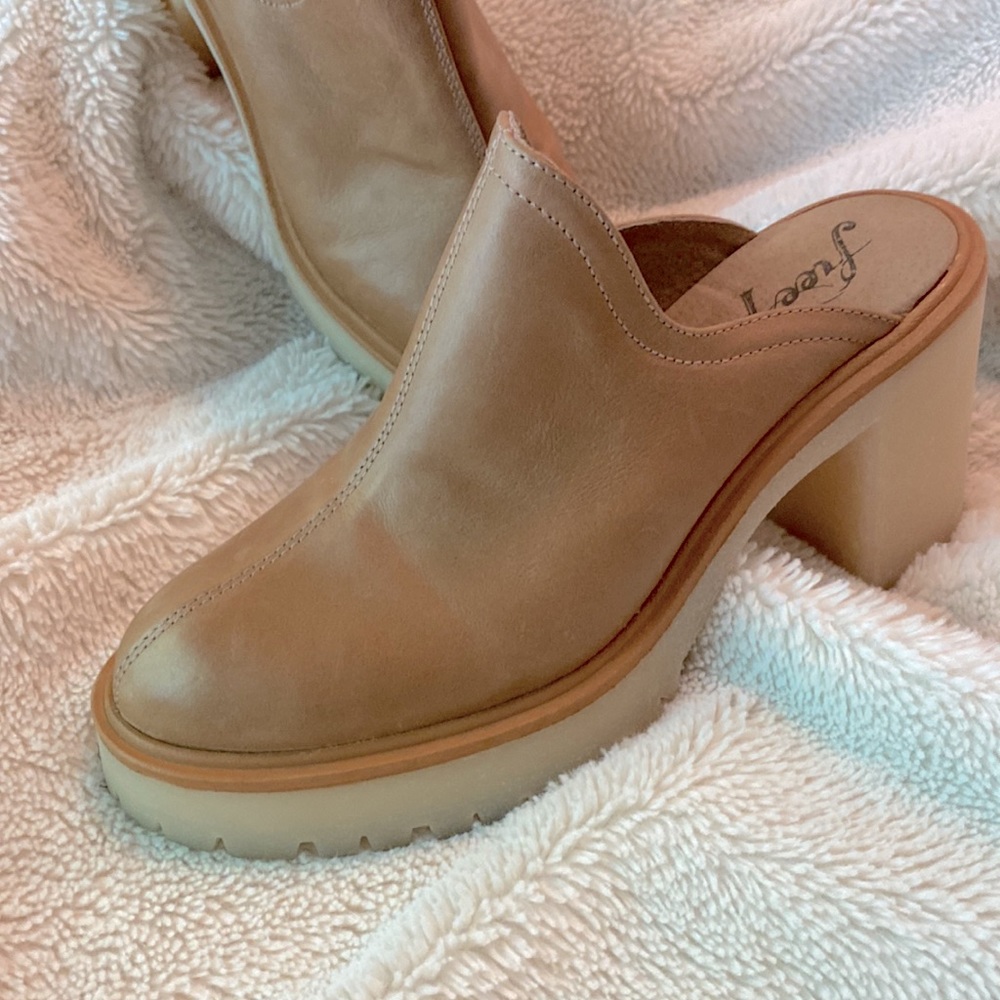 Free People James Mules size 37 or 6.5 leather thick heel mule shoe clogs